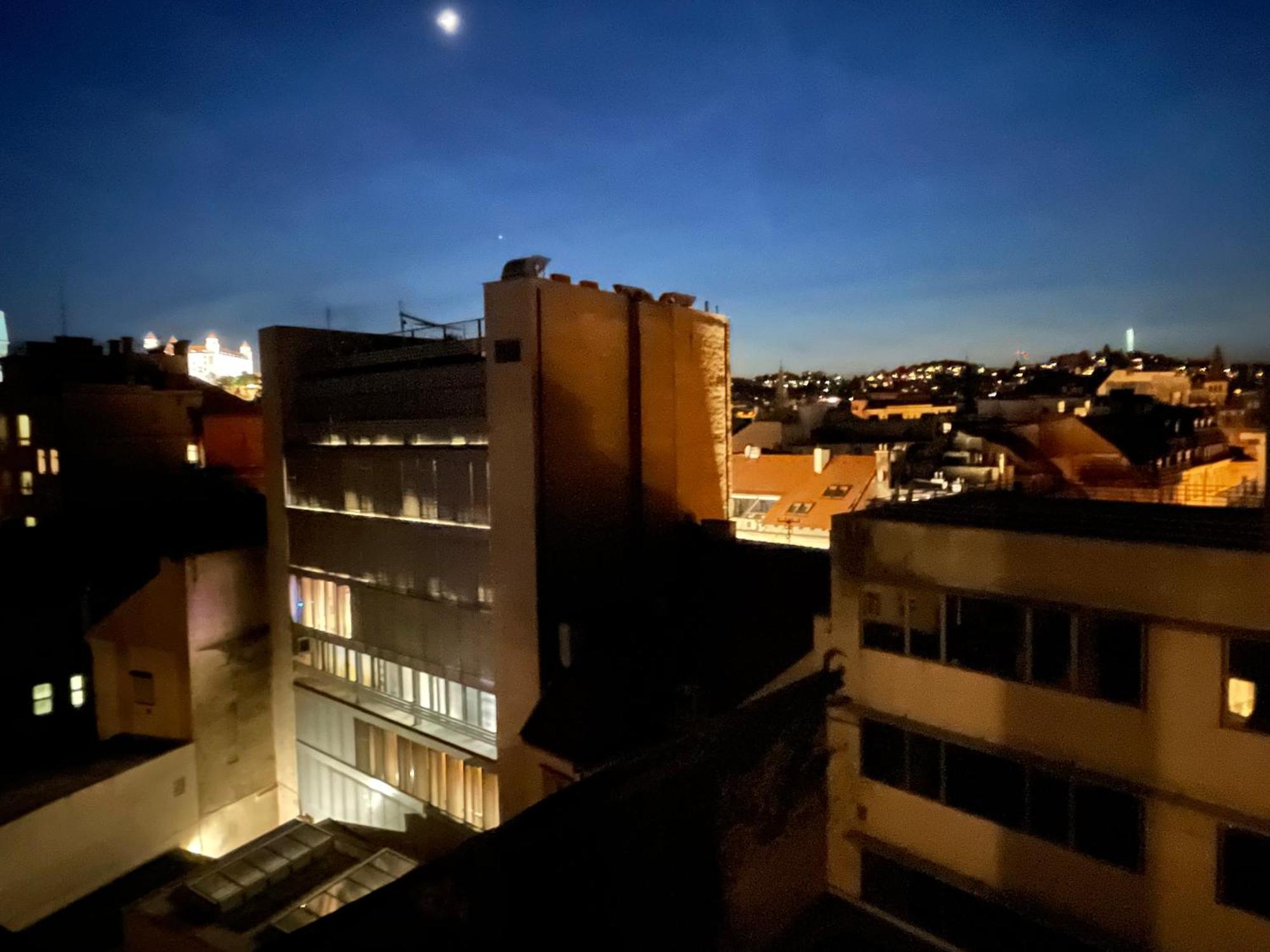 Old Town Apartment Black Bratislava Exterior photo